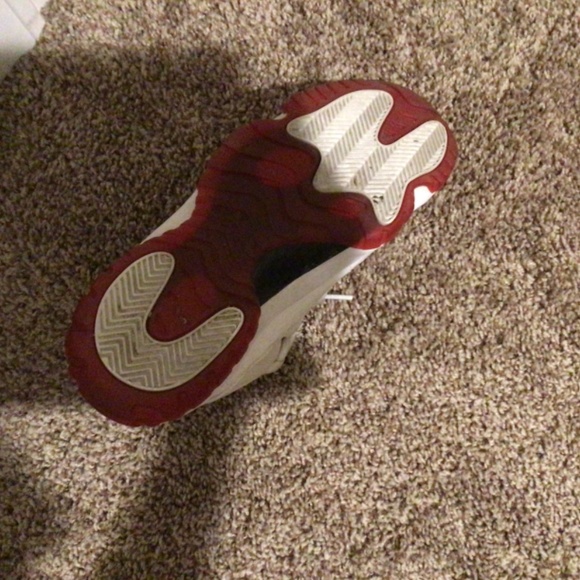 Jordan 11 low Cherry bottom